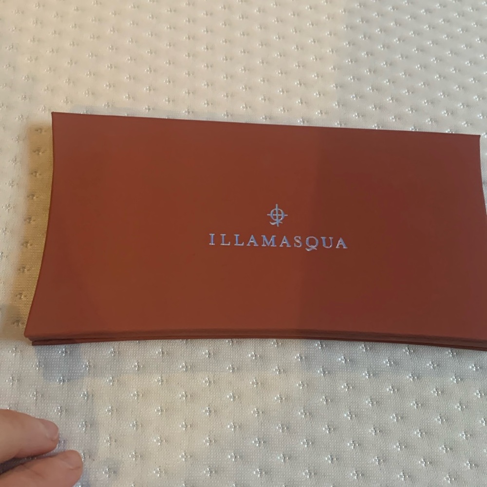 Illamasqua unveiled artistry eyeshadow palette. Nude neutrals. Matte. Sparkle.